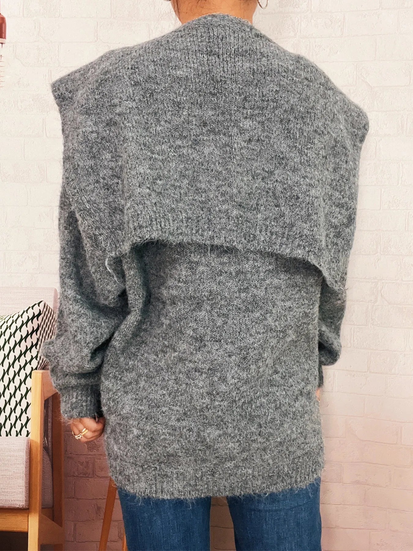 Ribbed hem V-neck sweater with shawl collar in black polyester fabric