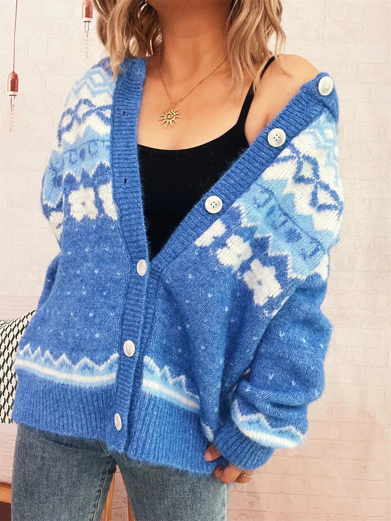Ribbed button-down cardigan in stretchy polyester with long sleeves and a relaxed fit.