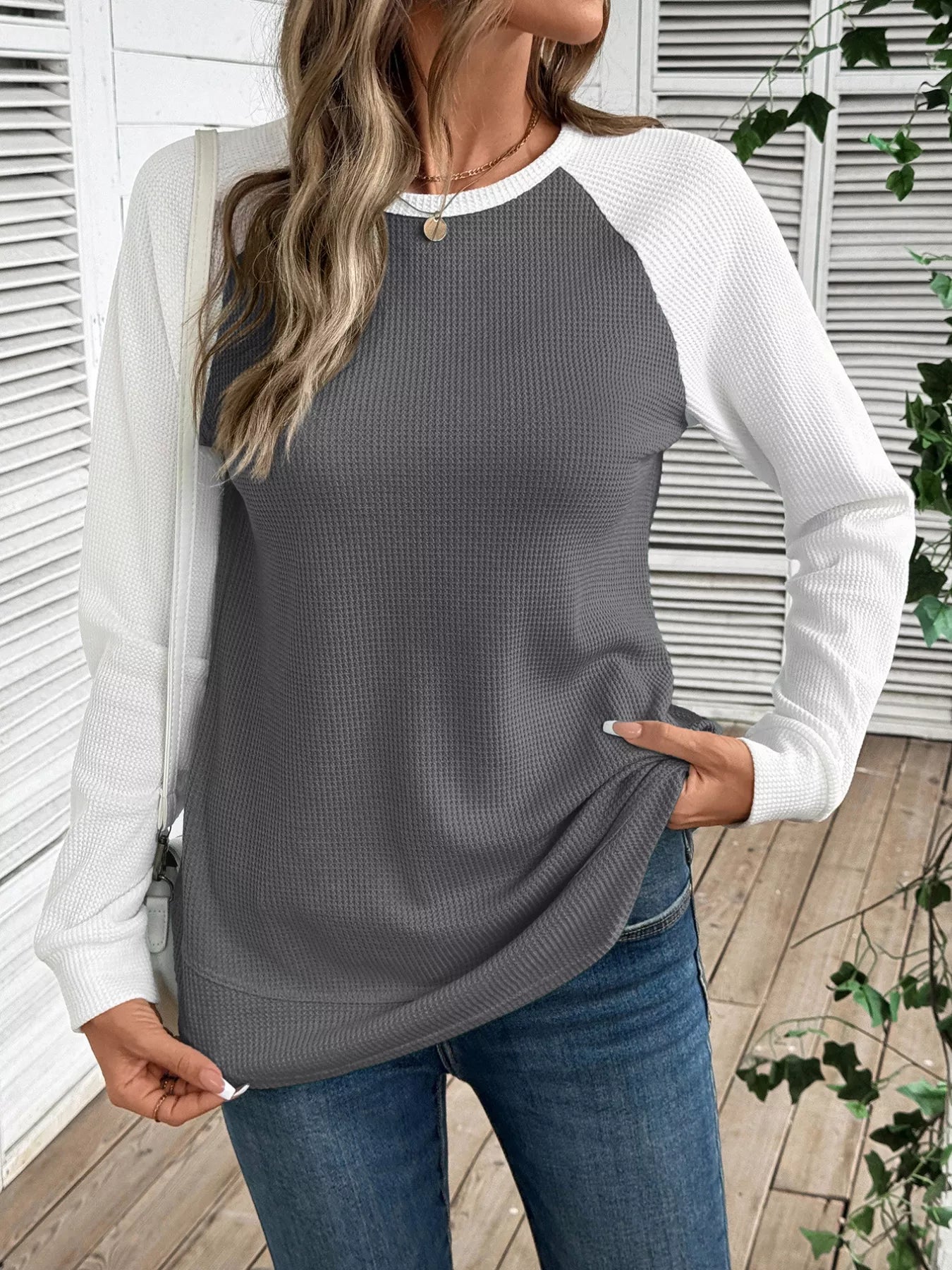 Waffle knit T-shirt with contrast raglan sleeves in a slightly stretchy fabric