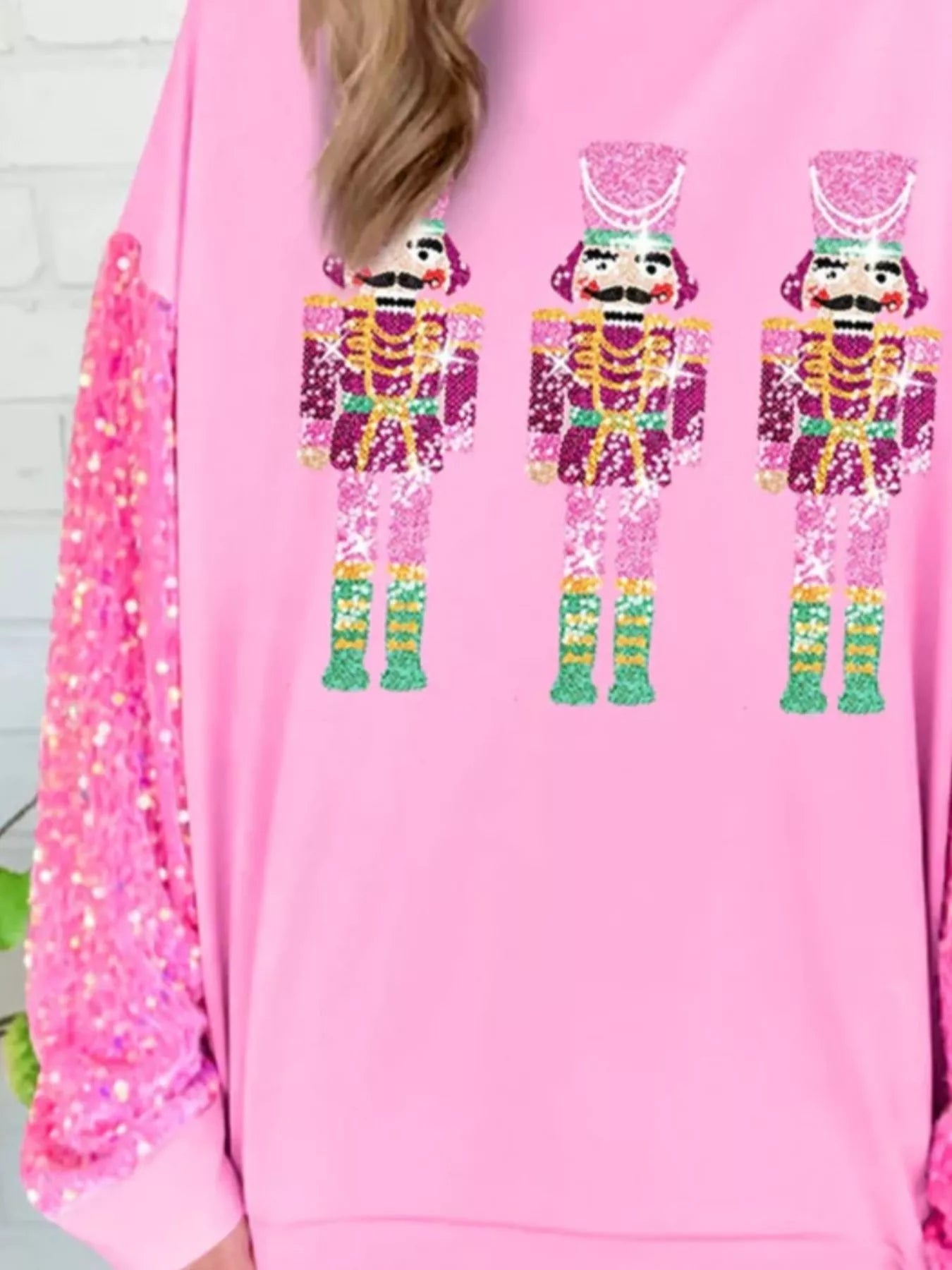 A long sleeve sweatshirt with sequins, featuring a comfortable fit and stylish coastal design.