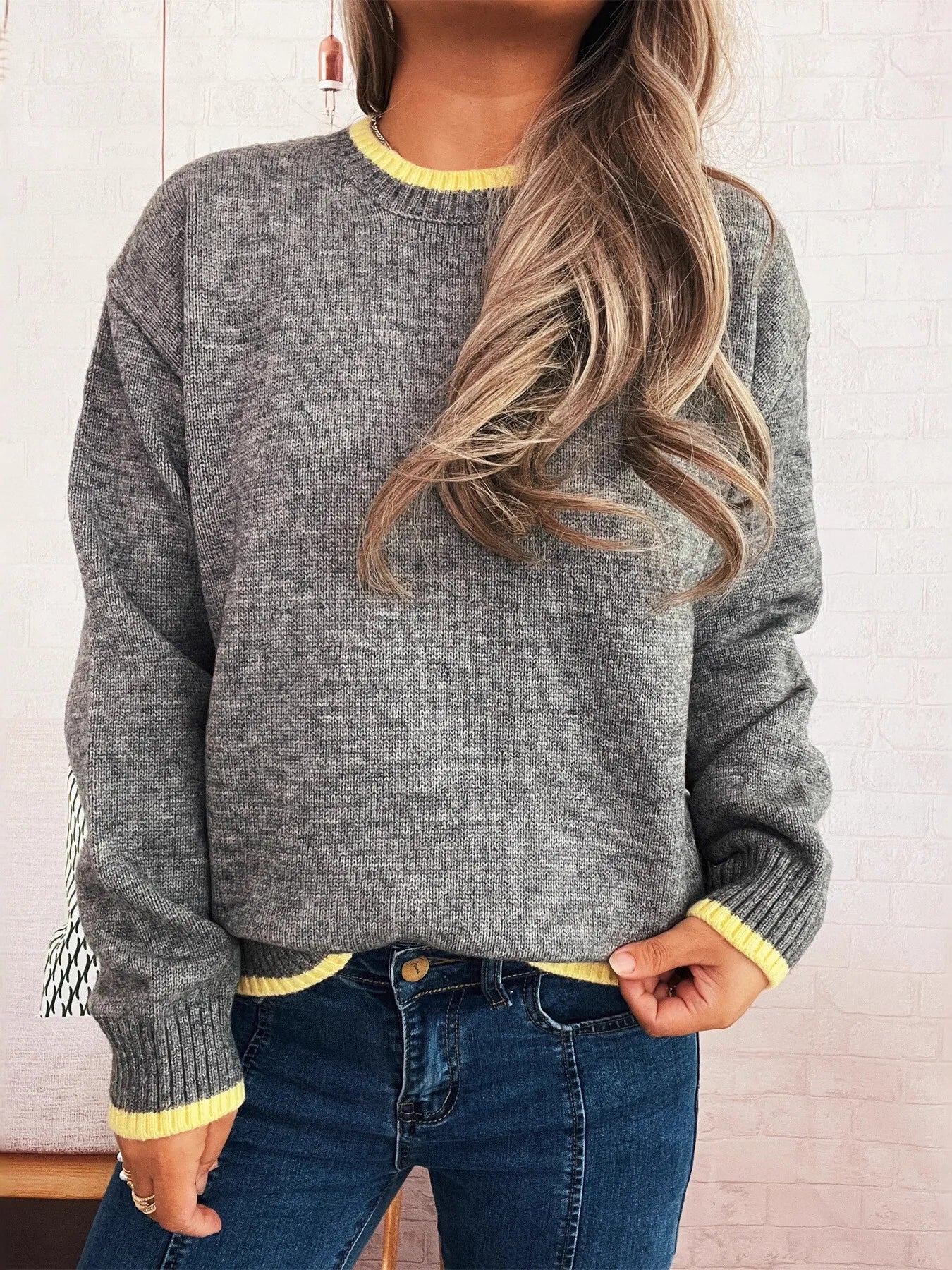 Ribbed long sleeve sweater with contrast trim, made of 100% polyester.