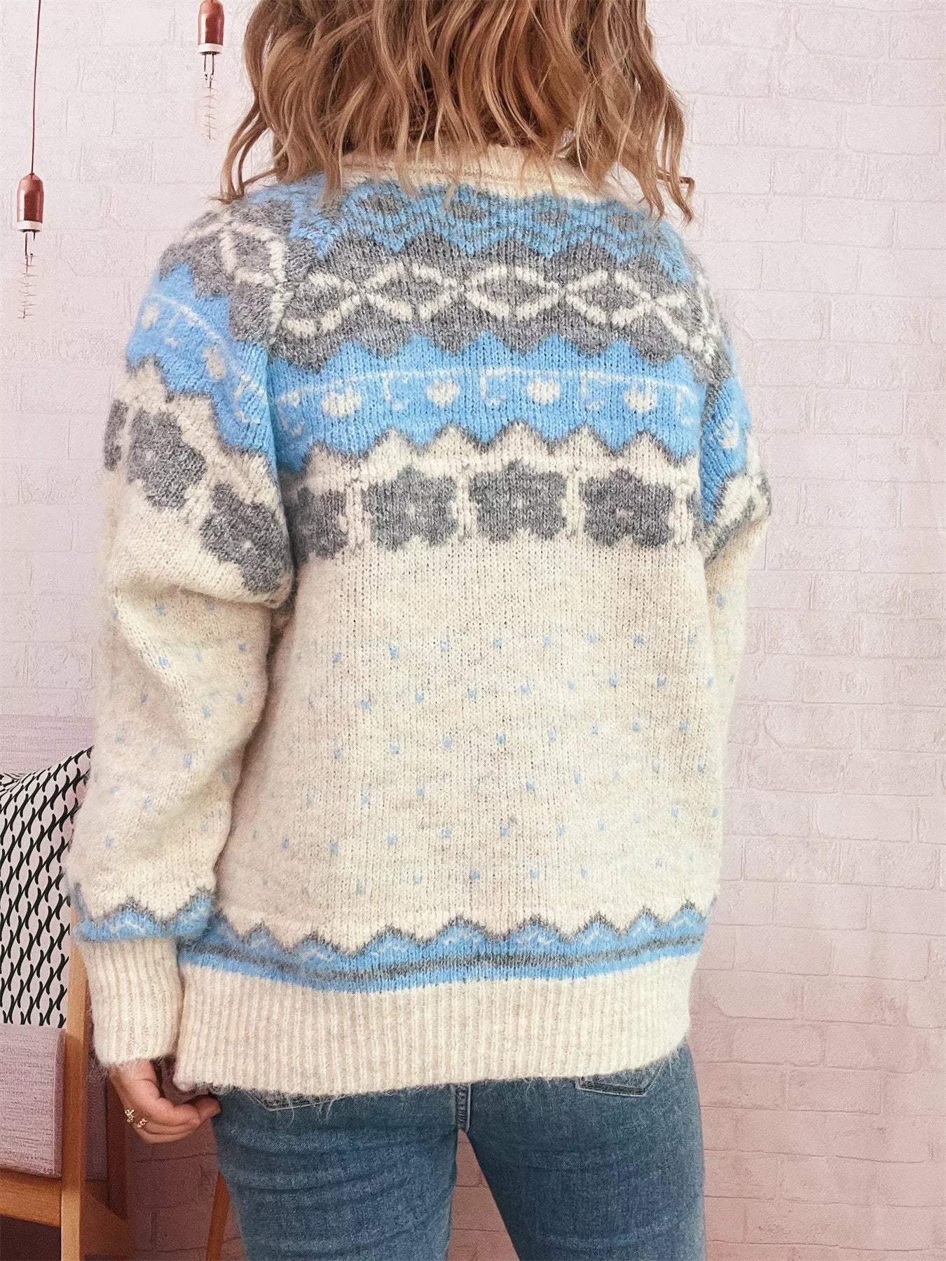 Ribbed button-down cardigan in stretchy polyester with long sleeves and a relaxed fit.
