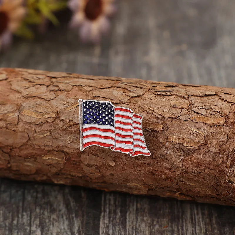 Two-piece alloy brooch set featuring a US flag design with a drip oil effect.