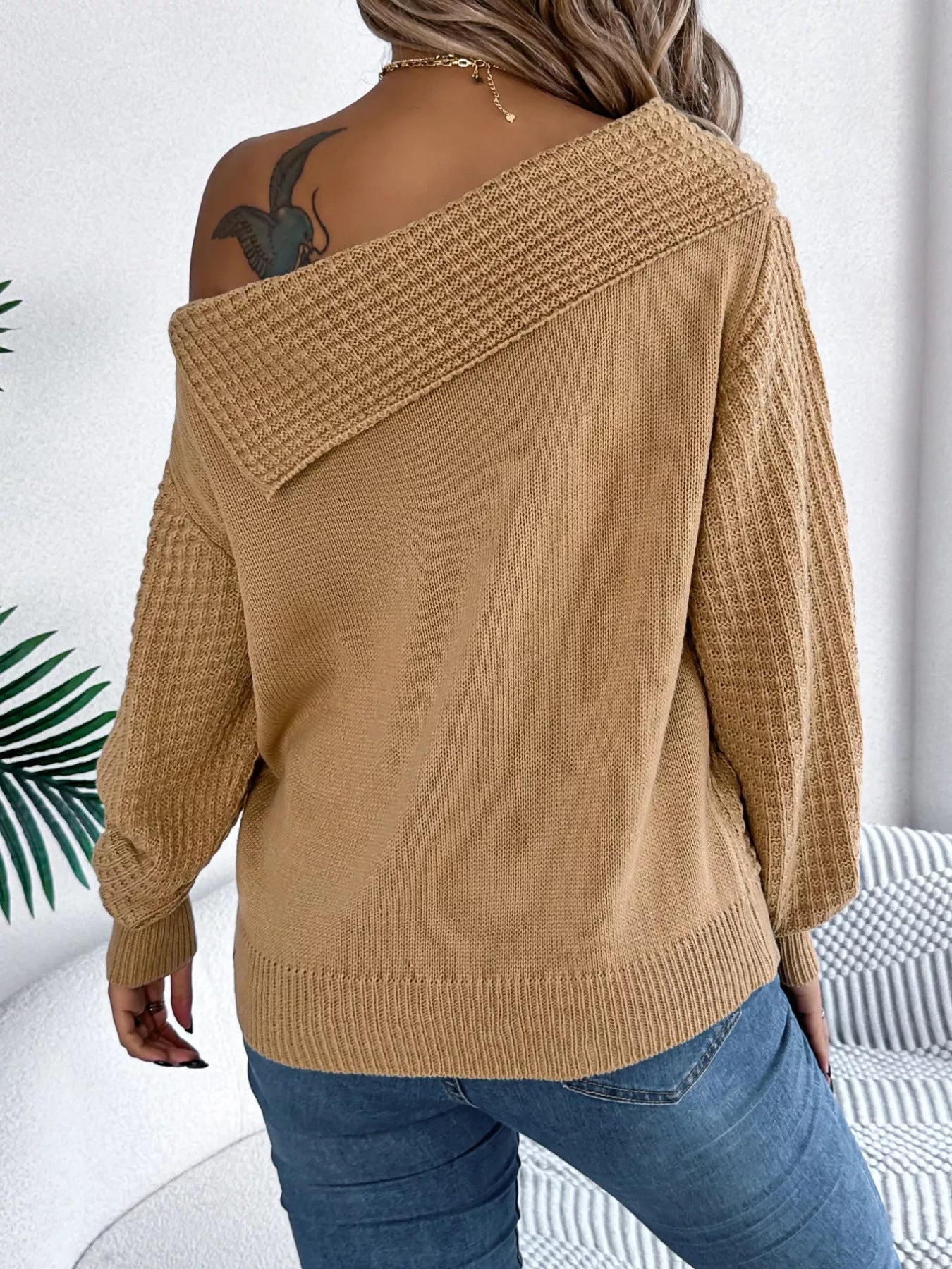 Off-shoulder cable knit sweater in soft acrylic with a slightly stretchy fit and classic texture