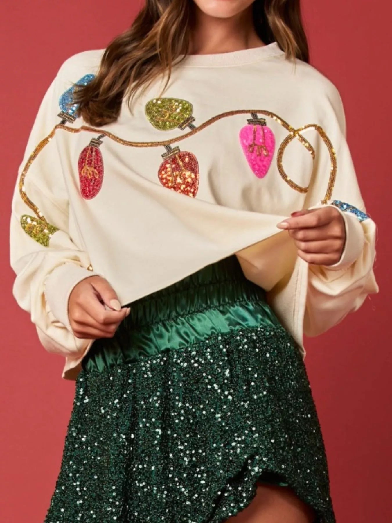 Sequin embellished sweatshirt in light gray with a relaxed fit and shimmering details.