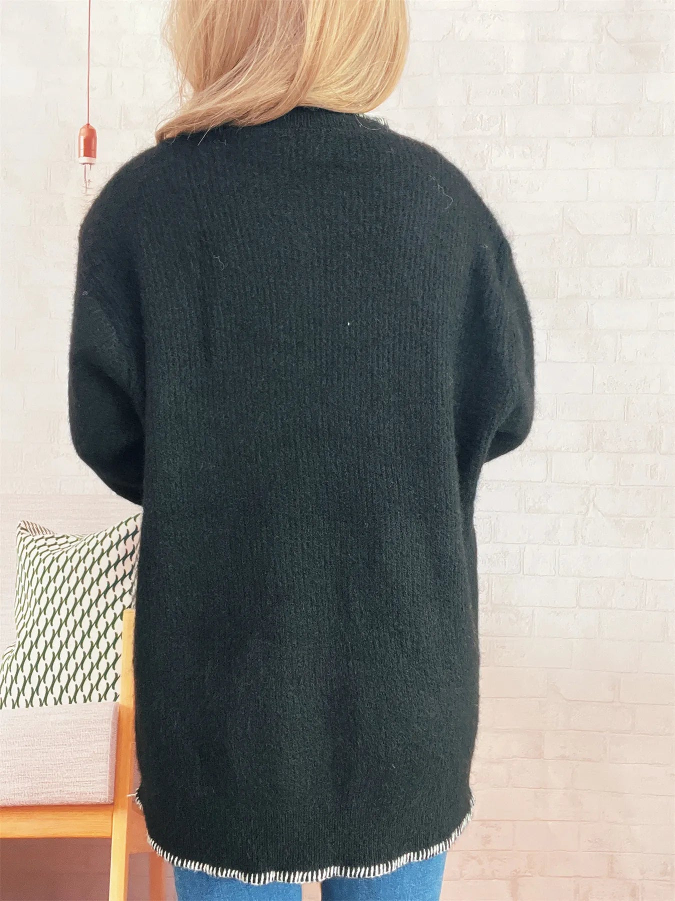 Oversized ribbed sweater in polyester with button details and contrast stitching.