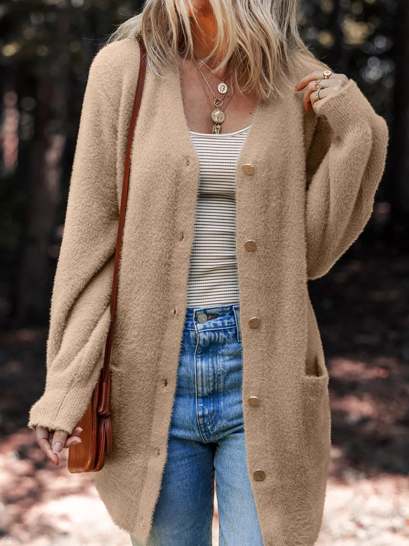 Buttoned fuzzy cardigan with pockets in soft viscose blend fabric and a relaxed fit.