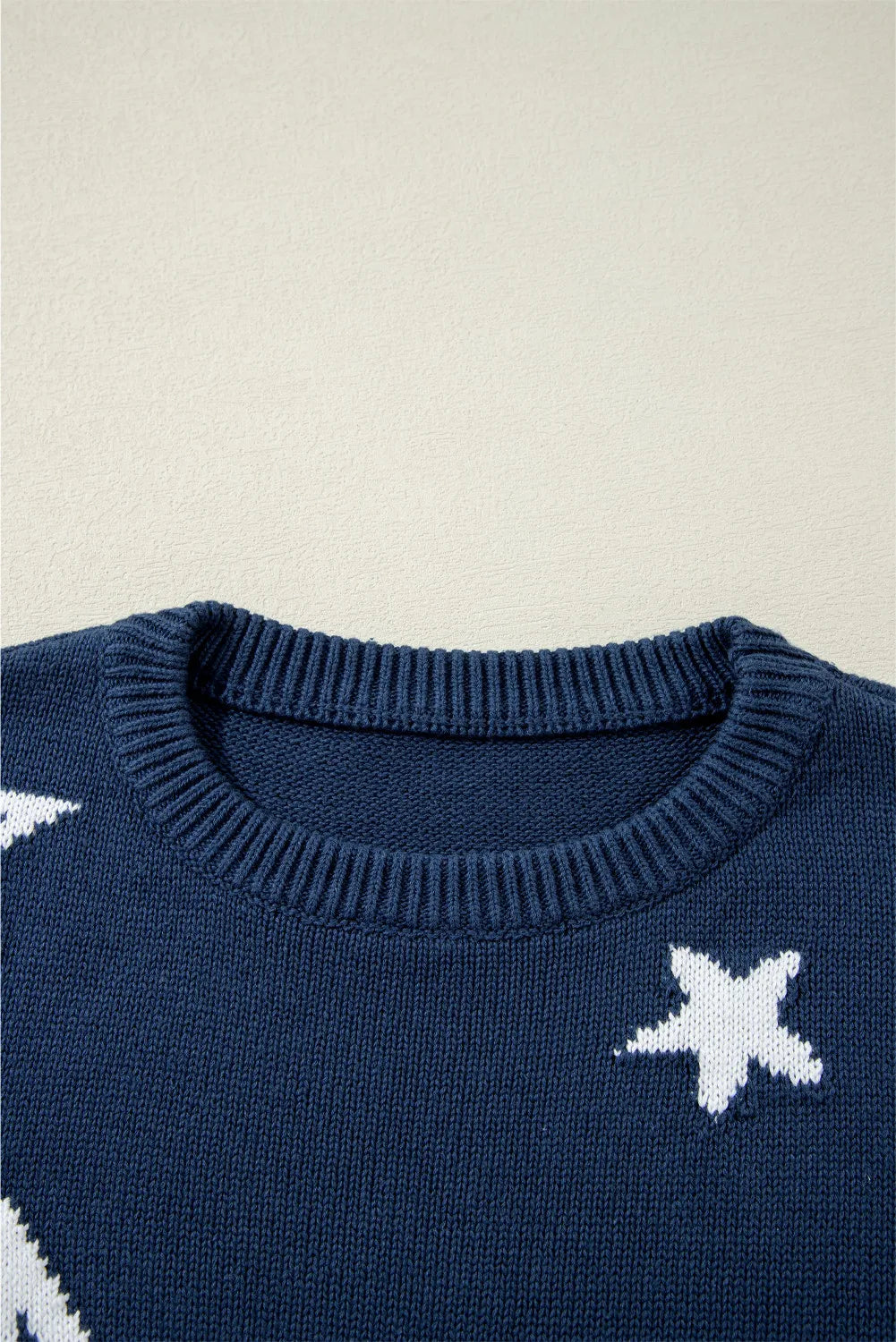 Cotton long sleeve sweater with star design in a basic slightly stretchy fit