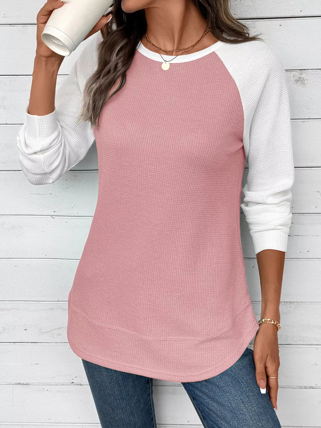 Contrast raglan sleeve t-shirt in waffle knit with a slightly stretchy fit.