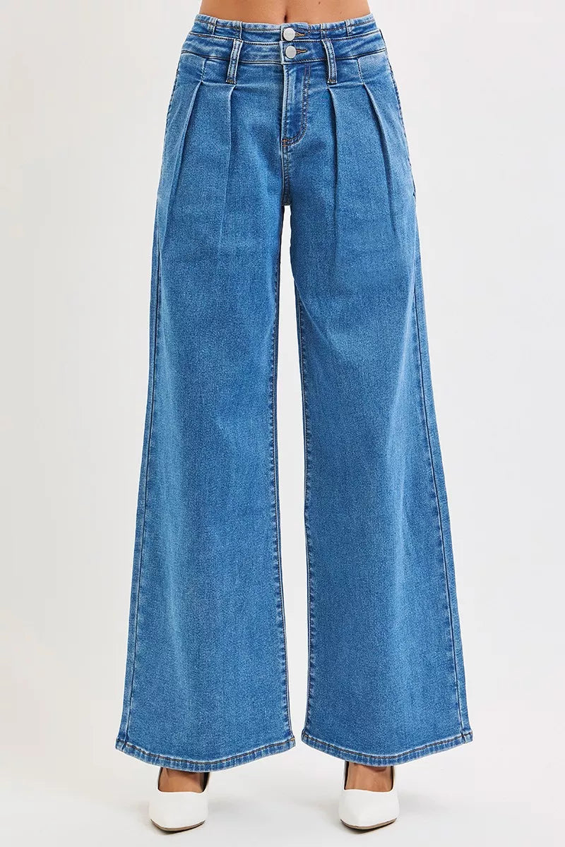 Mid-rise wide-leg pleated jeans in blue denim, plus size, modeled on a mannequin.