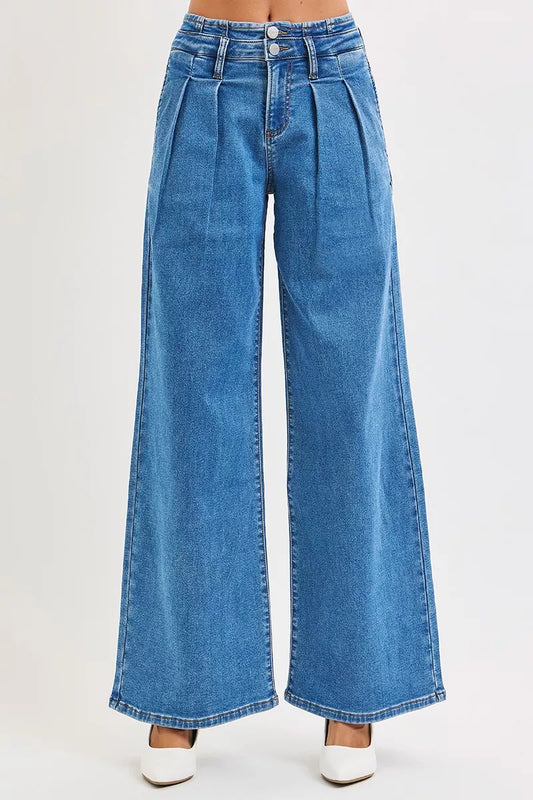 Mid-rise wide-leg pleated jeans in blue denim, plus size, modeled on a mannequin.
