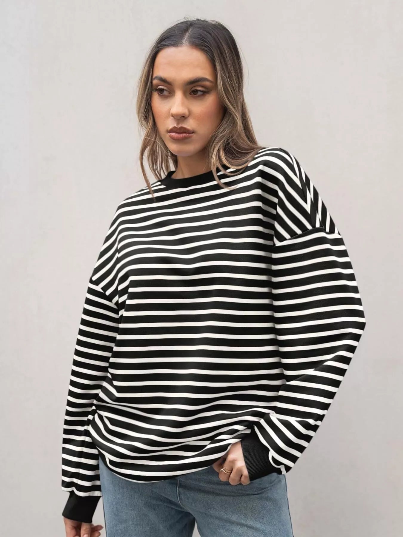 Oversized striped sweatshirt in rayon blend with long sleeves and relaxed fit