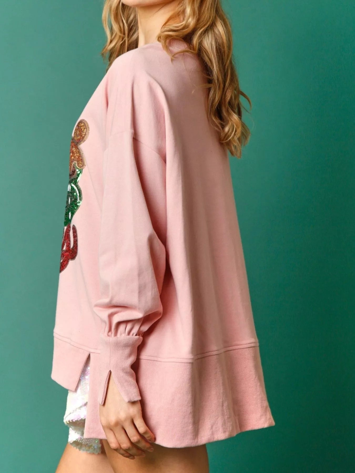 High-low polyester sweatshirt with sequins, perfect for holiday gatherings.