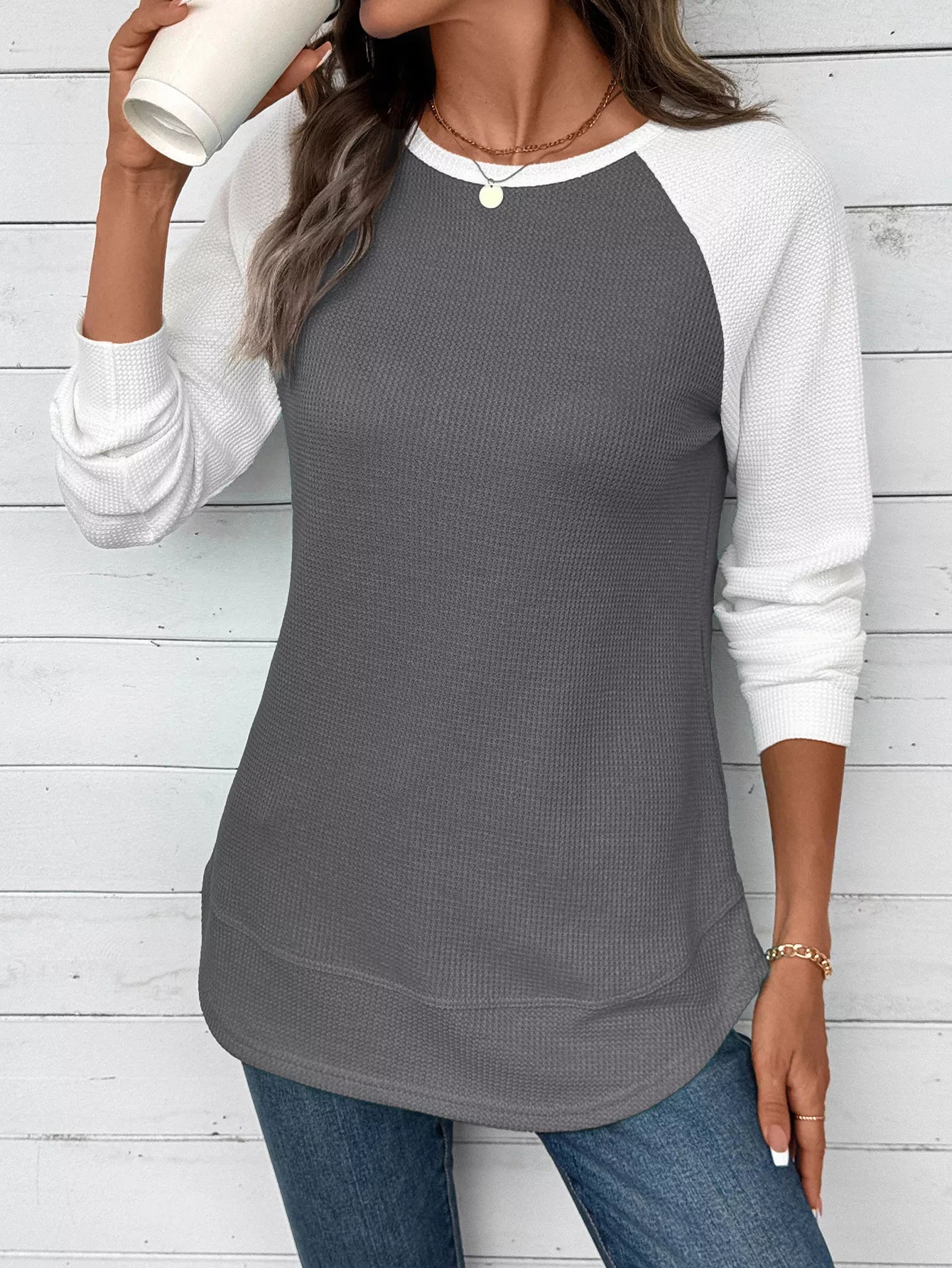 Waffle knit t-shirt with contrast raglan sleeves in a slightly stretchy fabric.