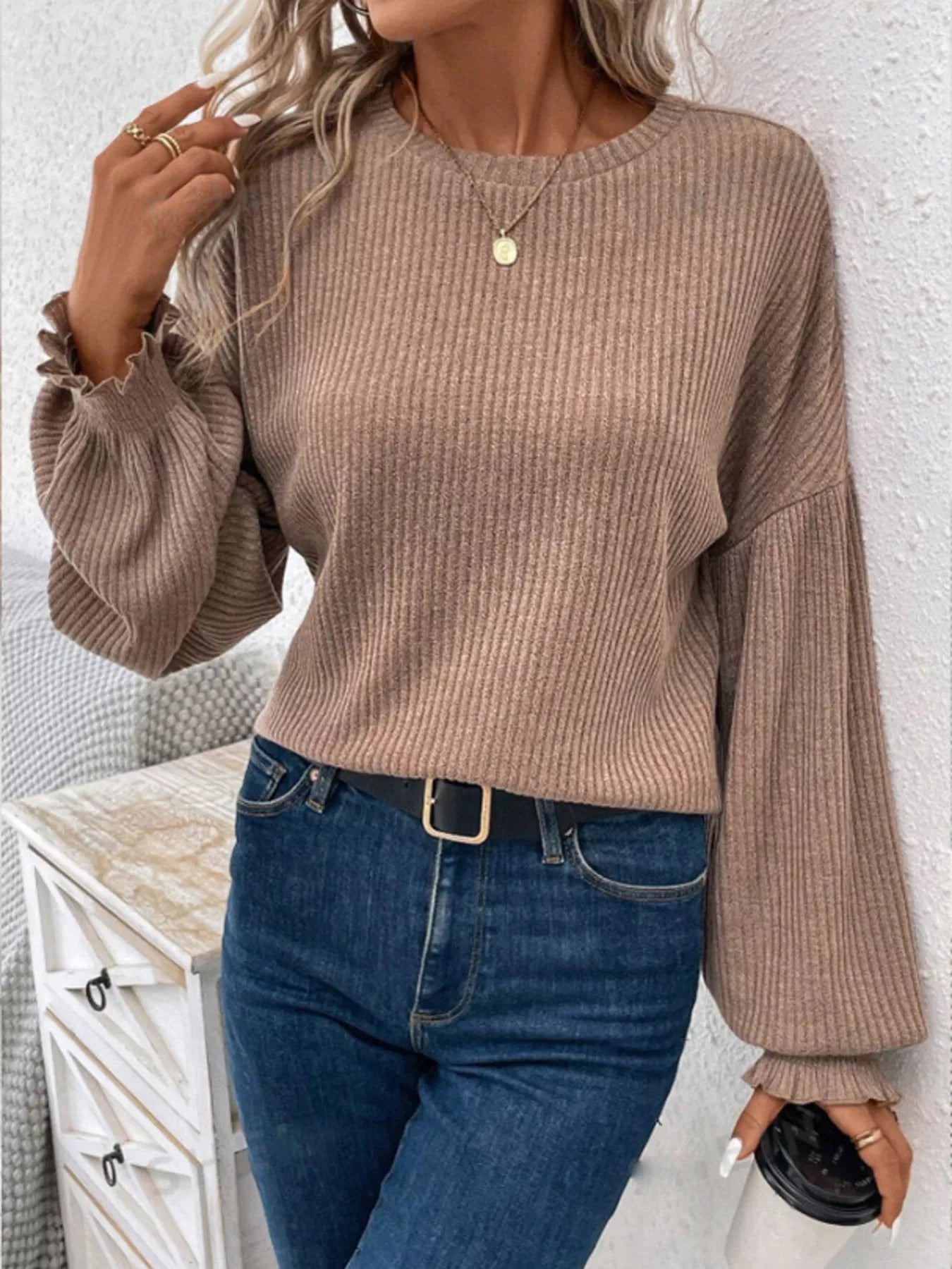 Ribbed long sleeve t-shirt in a stretchy polyester blend with a fitted design.