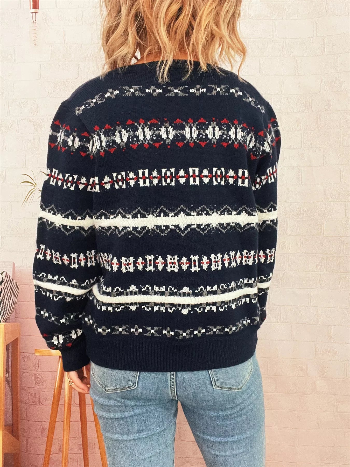 Vintage pattern button-down cardigan in polyester with long sleeves and a basic fit.