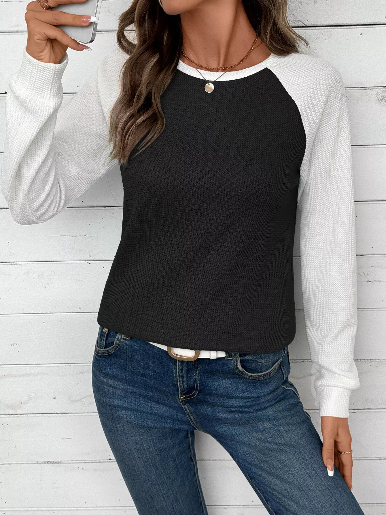 Waffle knit t-shirt with contrast raglan sleeves in a slightly stretchy fabric.