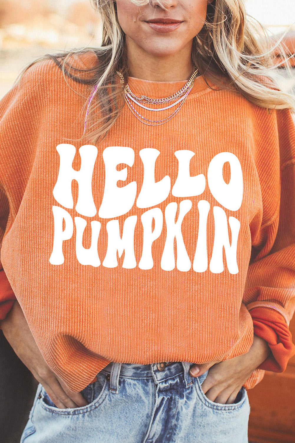 Long sleeve round neck sweatshirt with pumpkin graphic and regular fit in orange color