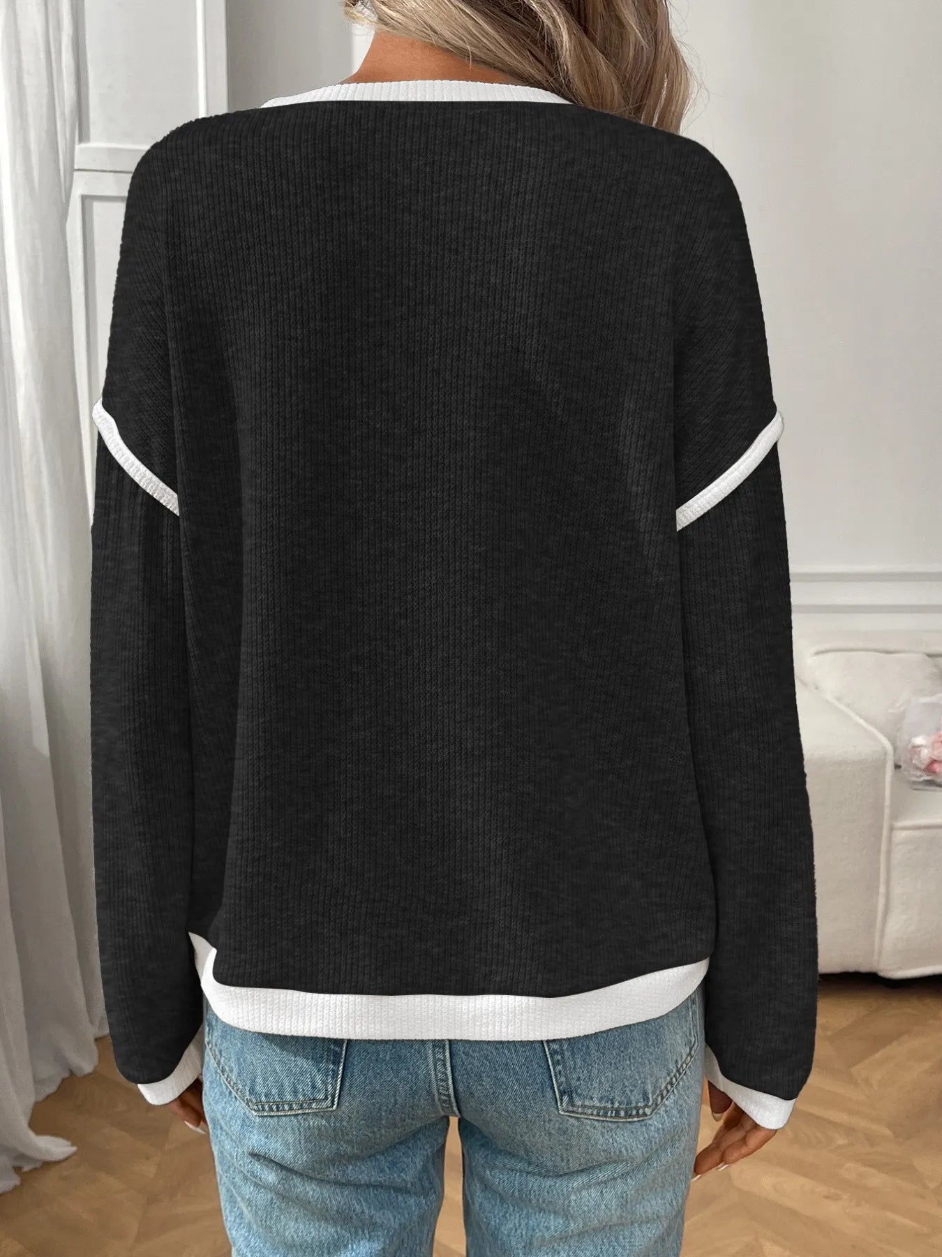 Ribbed long sleeve top with contrast trim and stretch fabric in a fitted design.