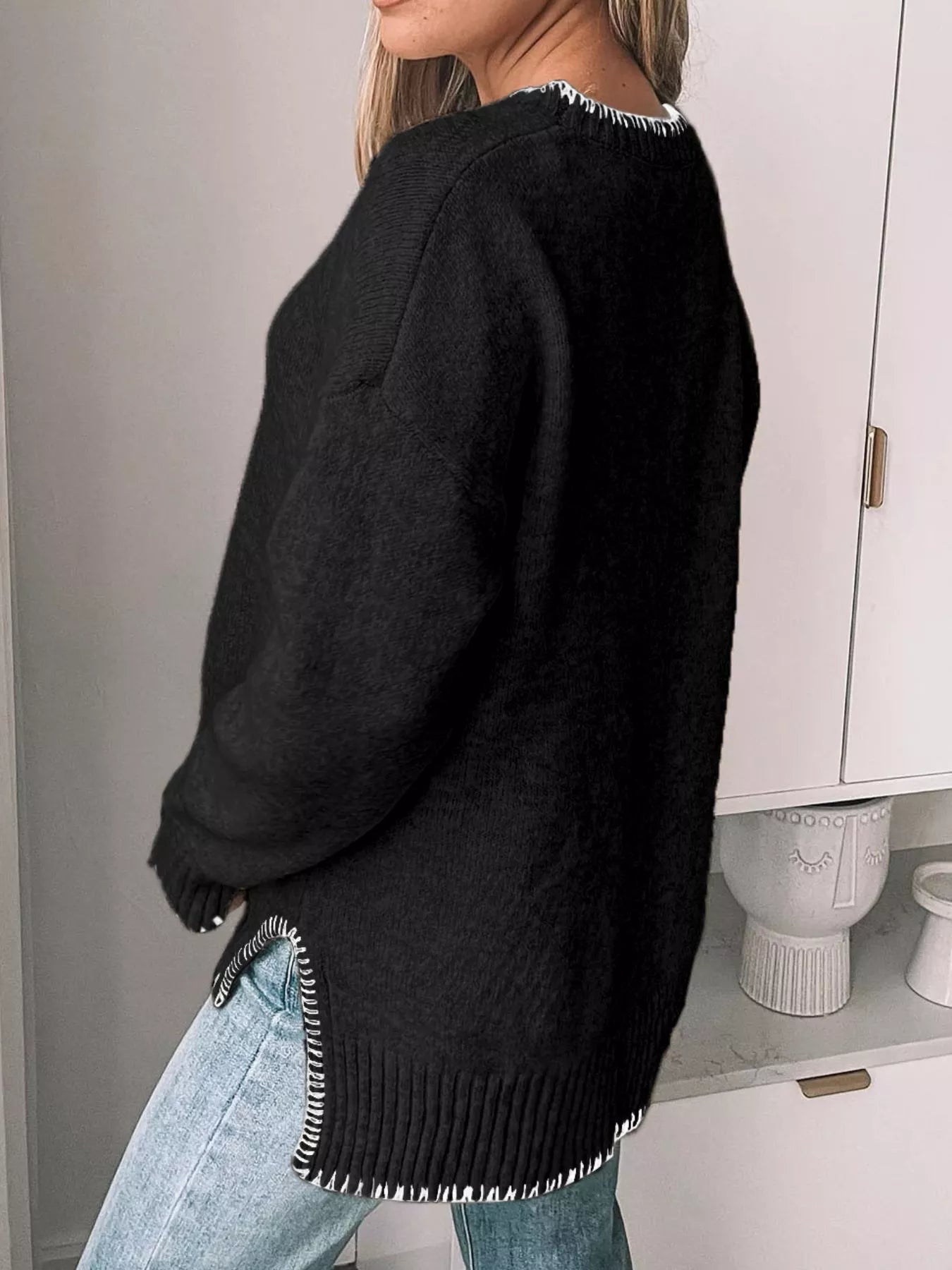 Round neck sweater with contrast trim, made from a viscose blend, slightly stretchy.