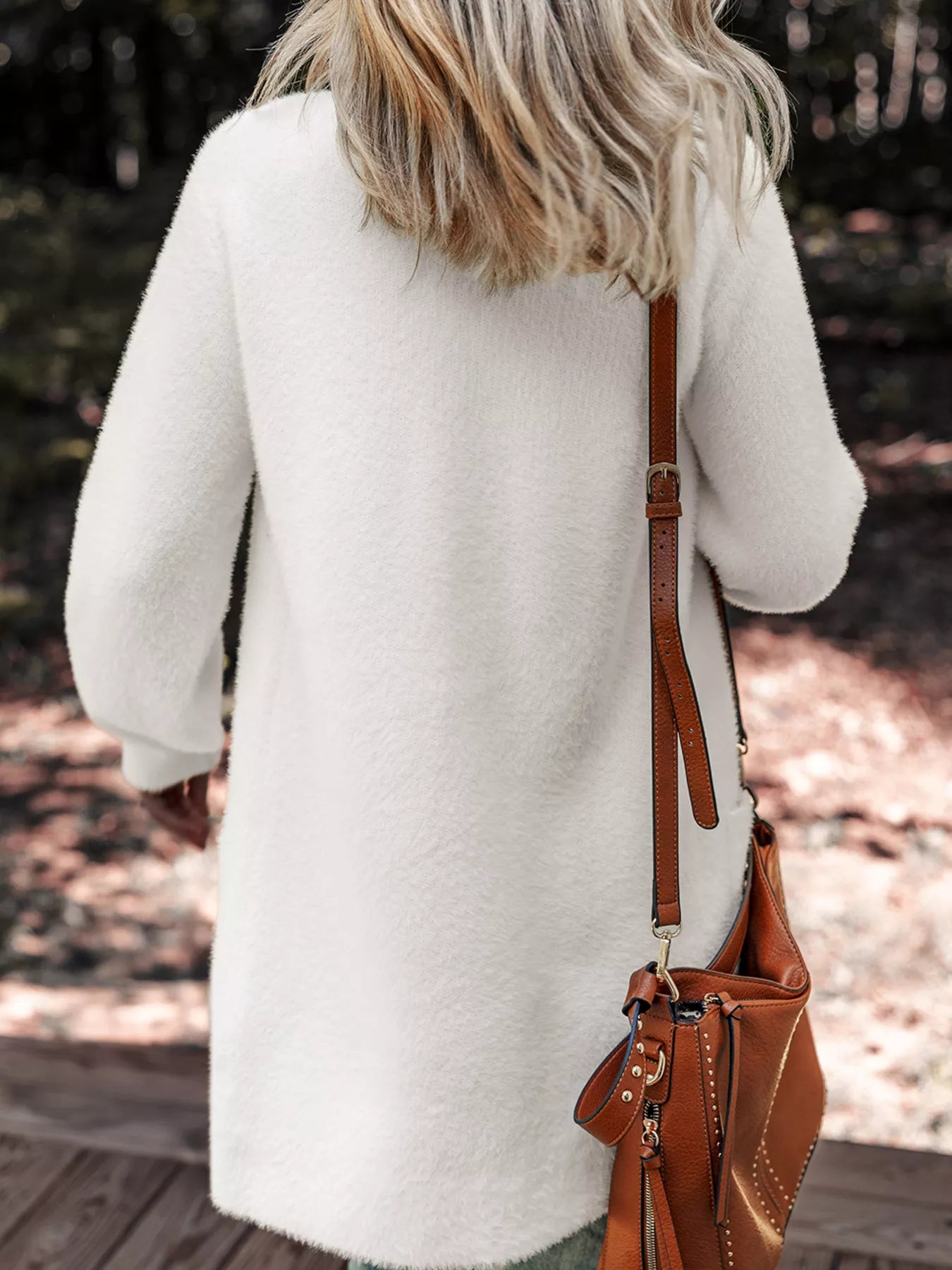 Buttoned fuzzy cardigan with pockets in soft viscose blend fabric and a relaxed fit.