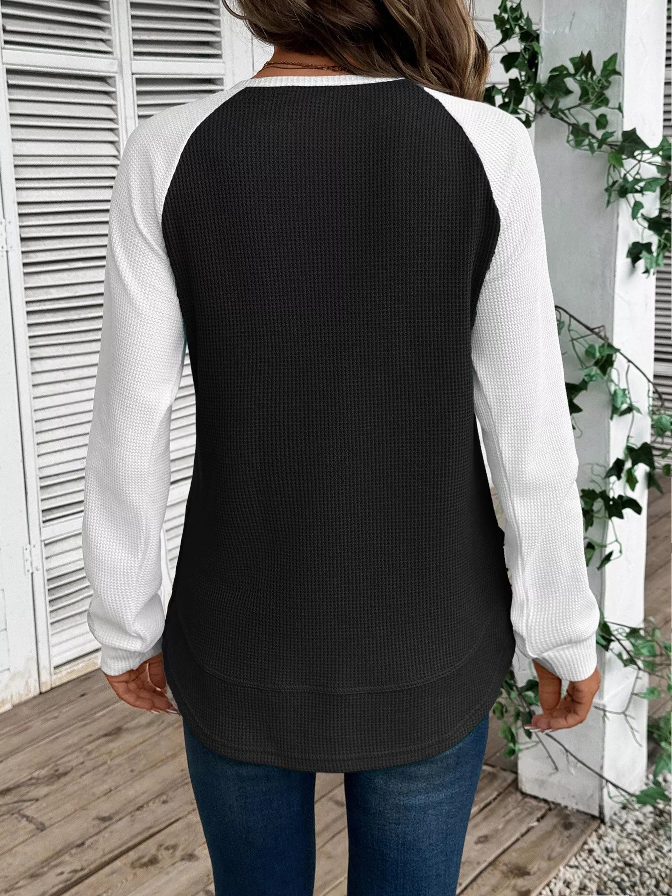 Waffle knit t-shirt with contrast raglan sleeves in a slightly stretchy fabric