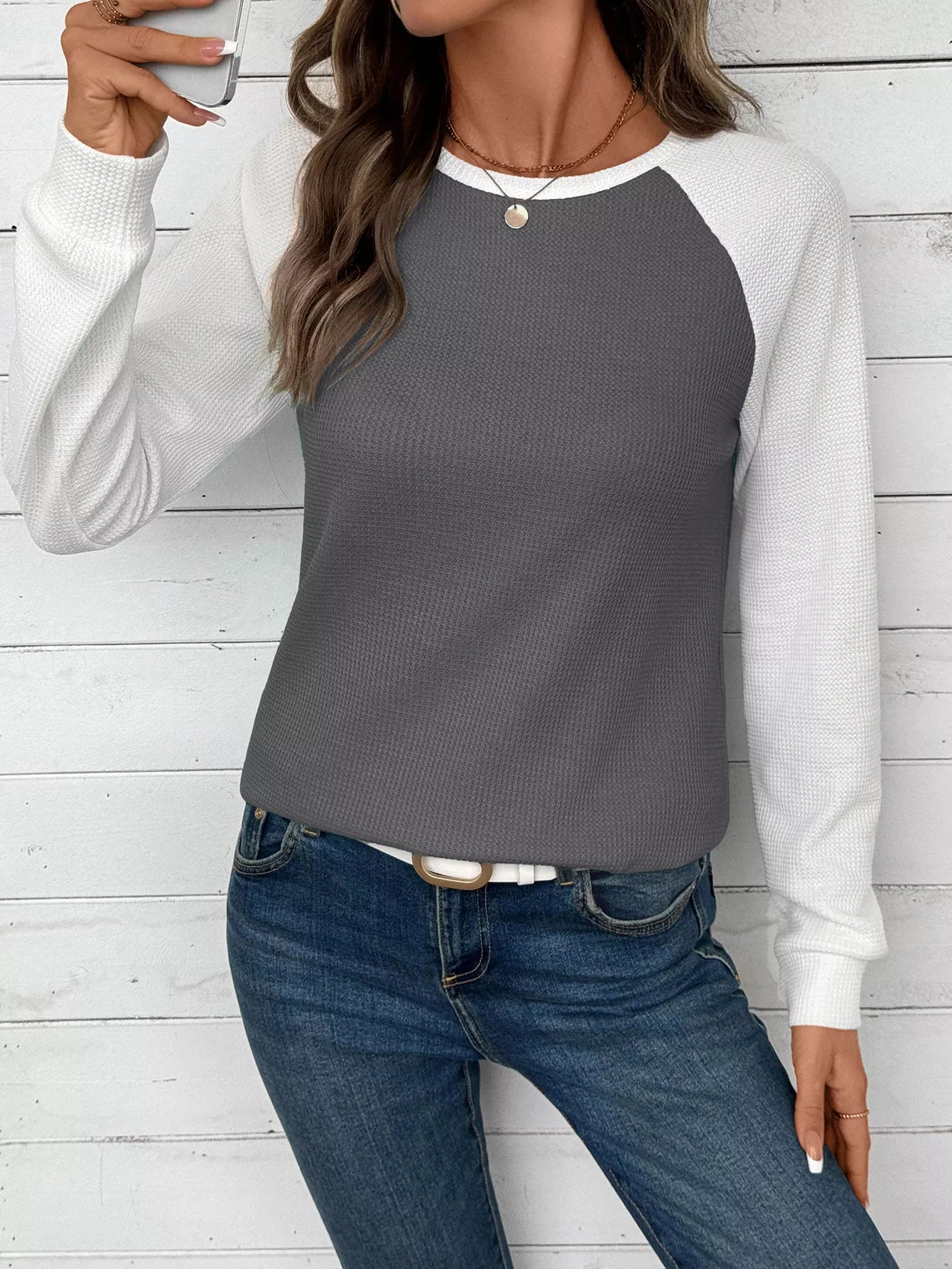 Contrast raglan sleeve t-shirt in waffle knit with a slightly stretchy fit.