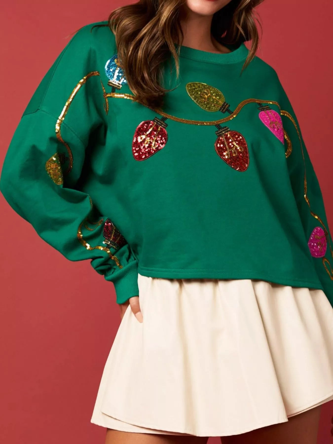 Sweatshirt en polyester avec sequins brillants, coupe confortable et style décontracté festif.