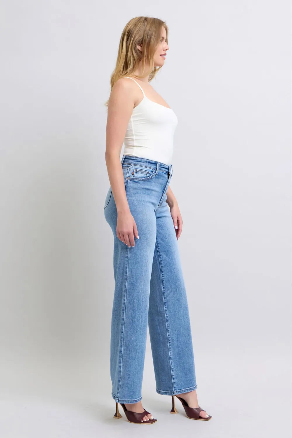 Side view of a model wearing Judy Blue high-waist wide-leg jeans with pockets.