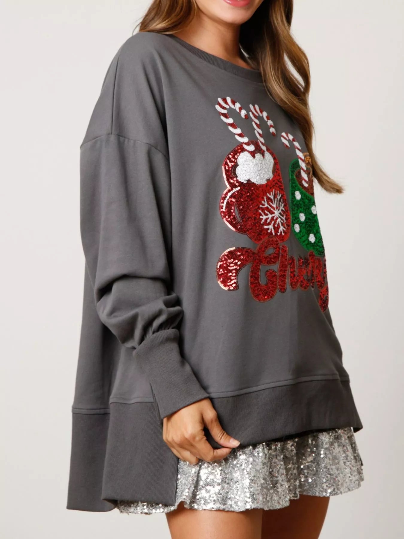High-low sweatshirt with sequins, made of stretchy polyester, in festive holiday style.