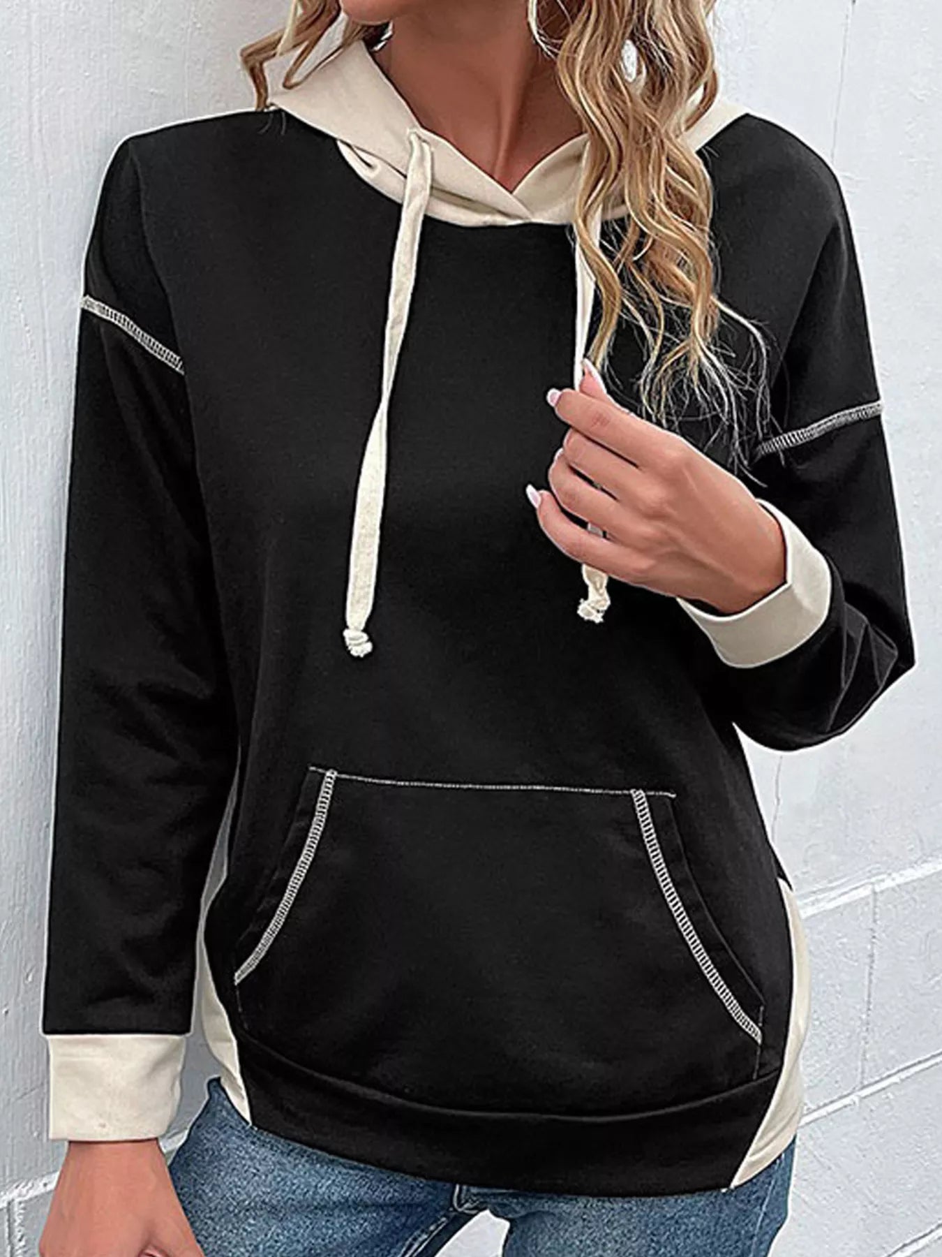 Color block hoodie with drawstring hood and kangaroo pocket in polyester cotton blend fabric