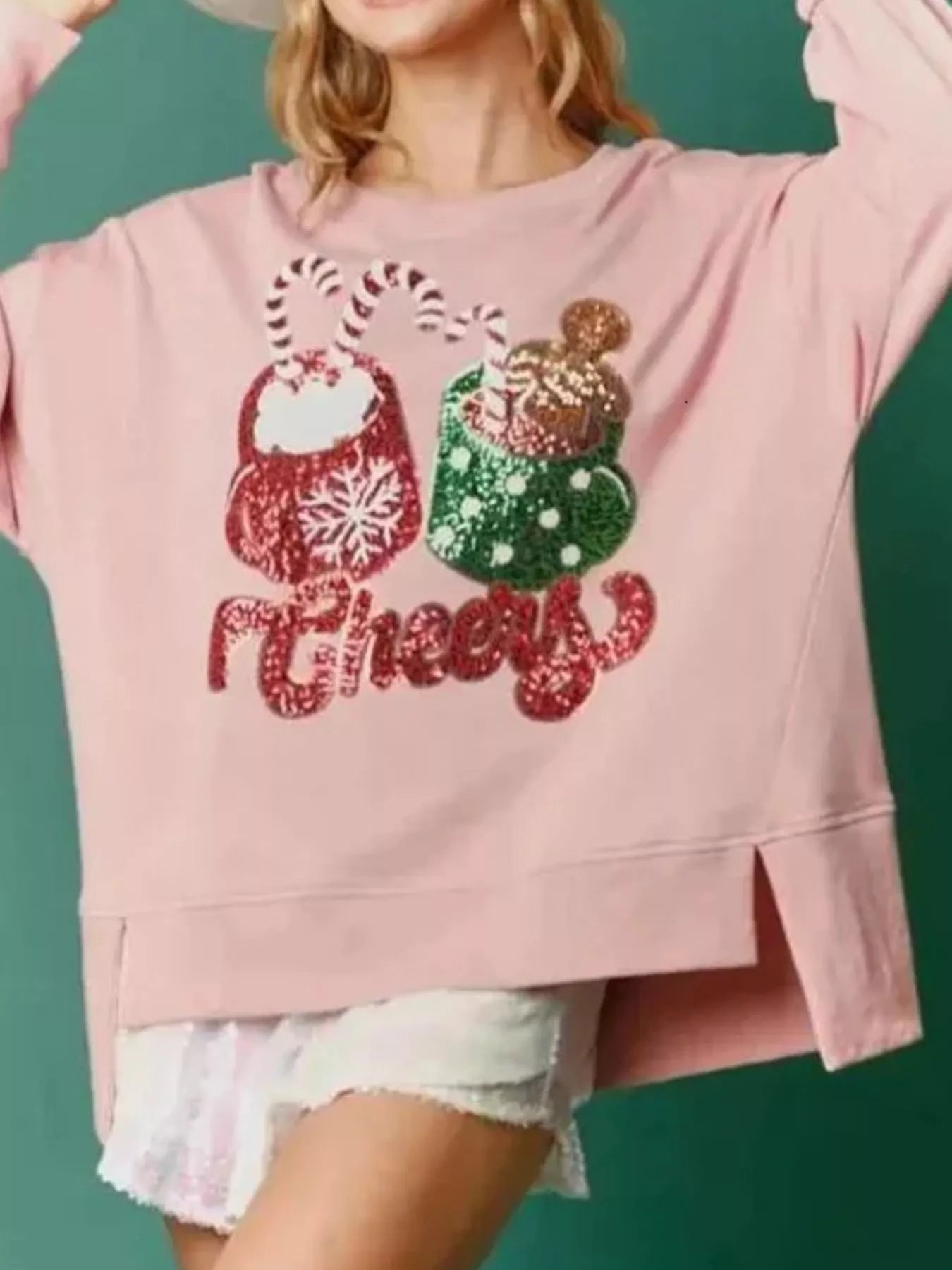 High-low sweatshirt in polyester with sequins, perfect for holiday gatherings.