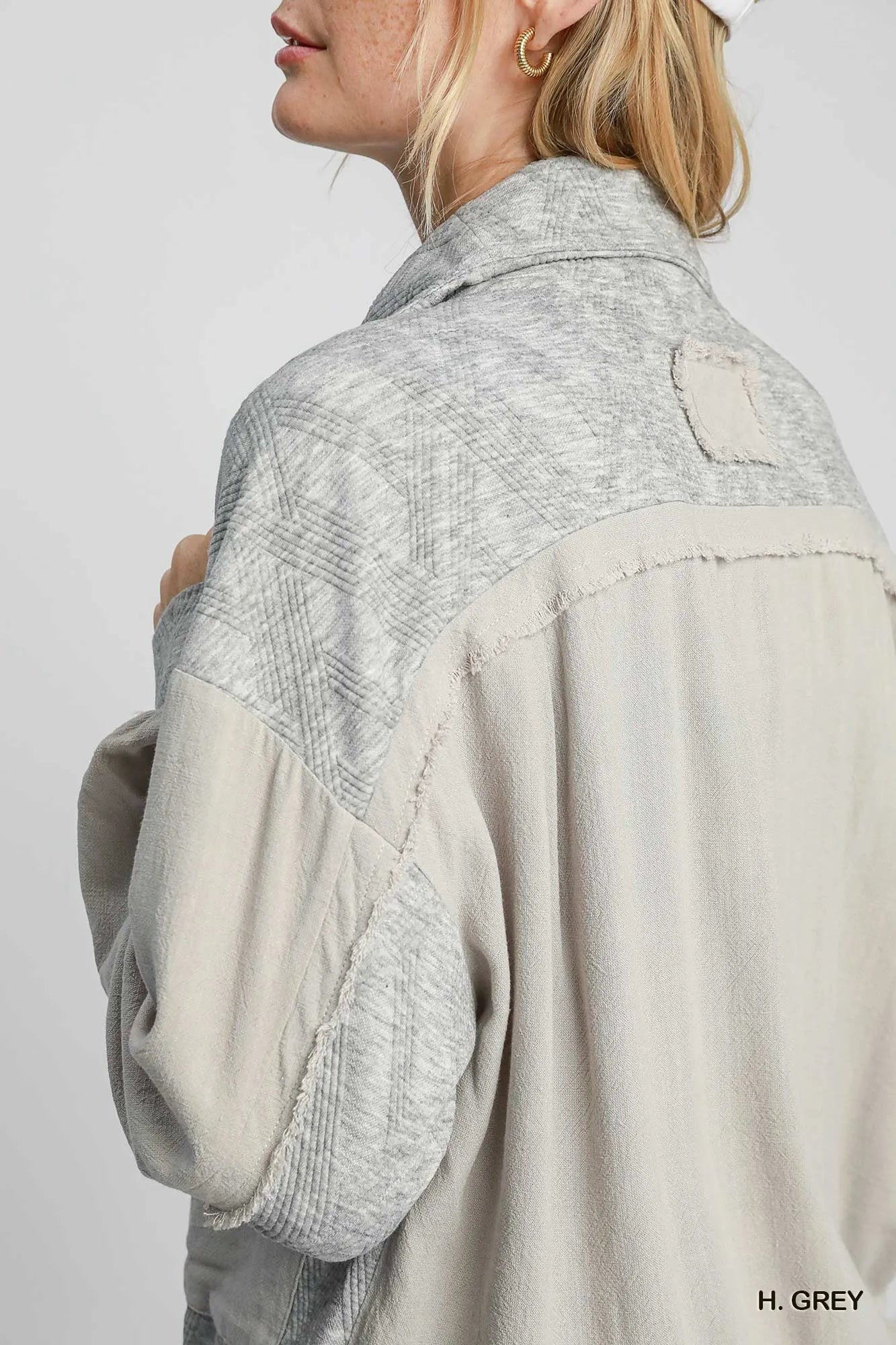 Back view of a two-way jacquard zip-up linen jacket in gray tones on a model.