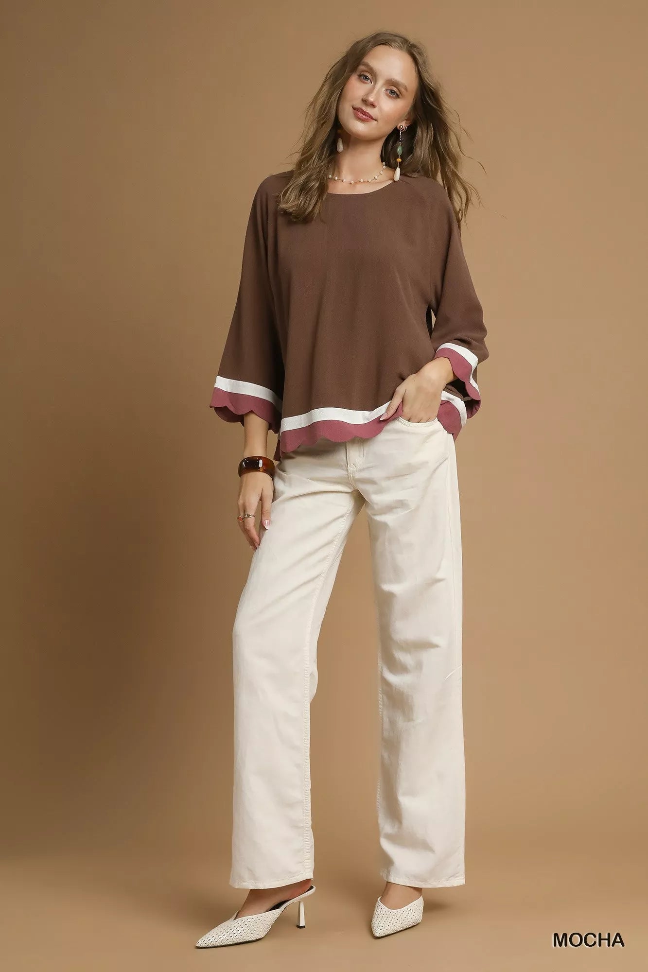 Woman wearing Umgee Scalloped Hem Color Block Linen Blend Top with white pants.