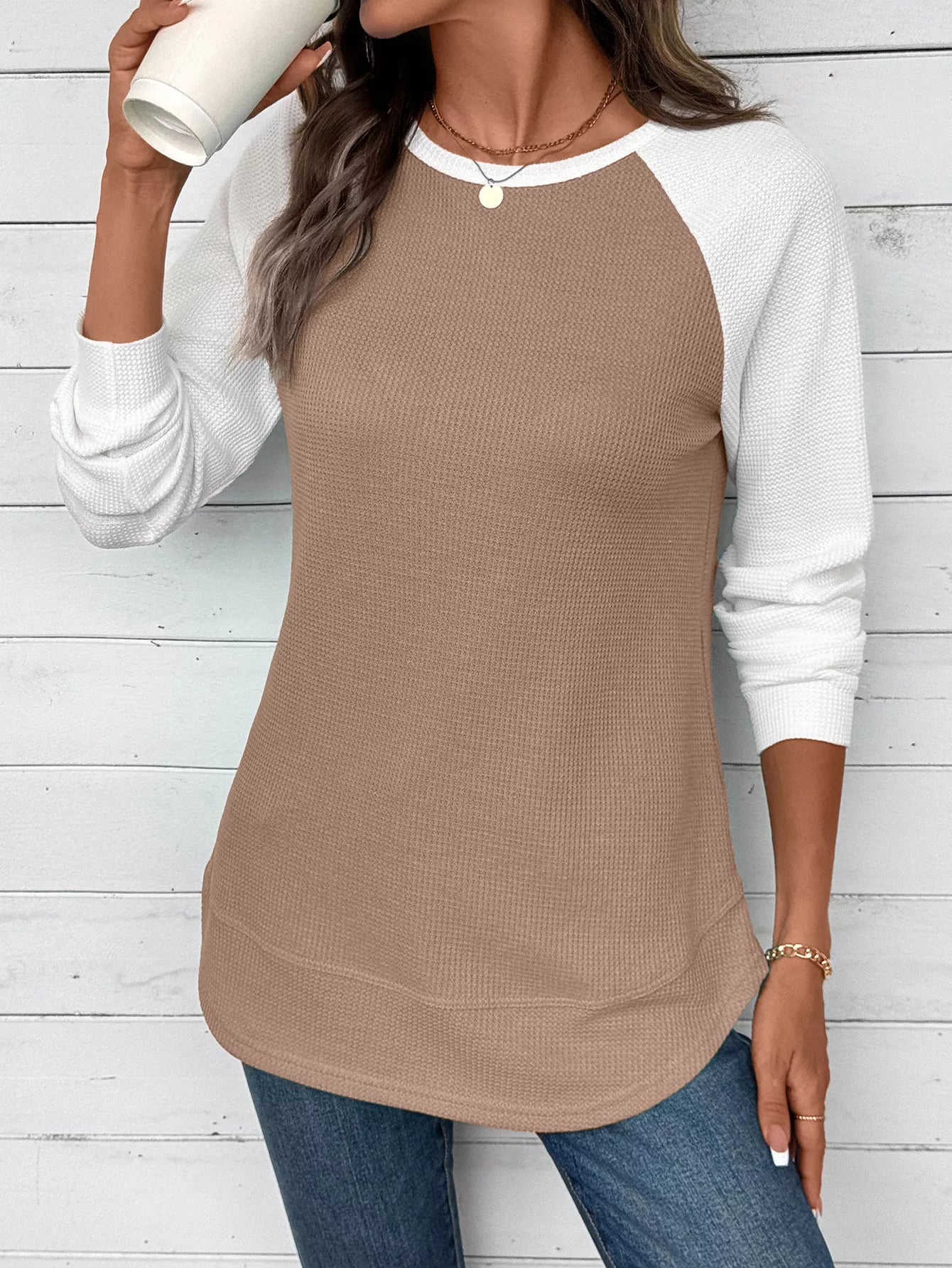Waffle knit t-shirt with contrast raglan sleeves in a slightly stretchy fabric.